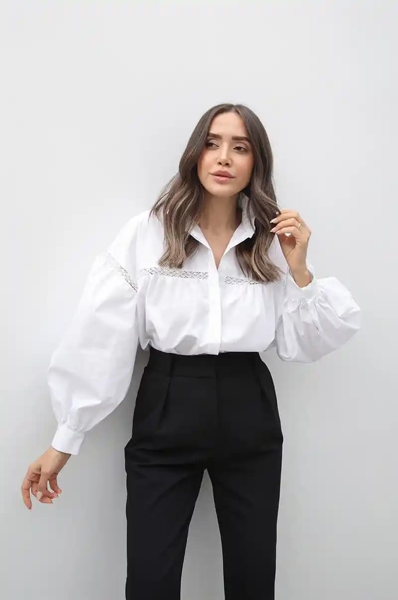 Beyaz Dik Yaka Gömlek: Zamansız Şıklık ve Modern Tarzlar İçin Klasik Parça