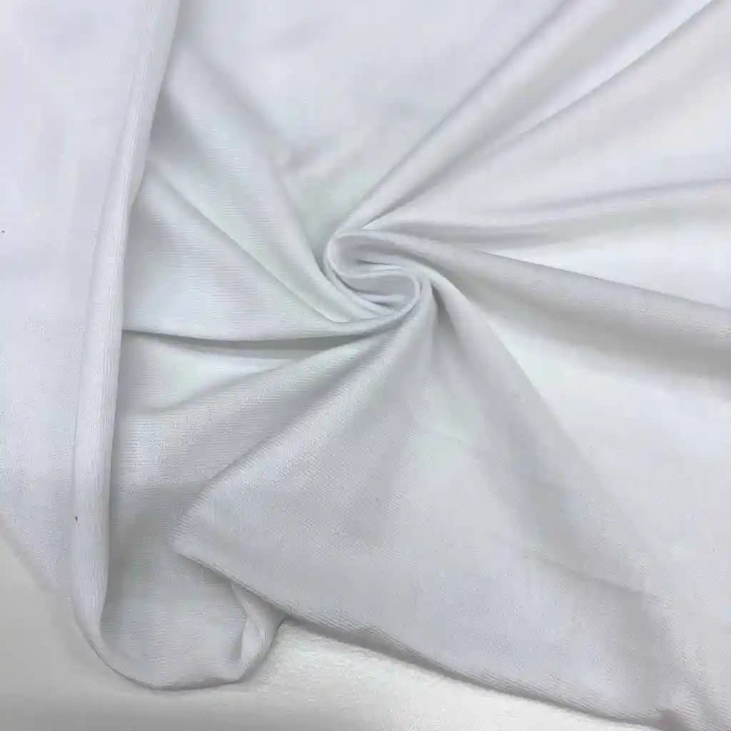 Beyaz Pamuk Kumaşın Moda Dünyasındaki Yeri ve Stil İpuçları