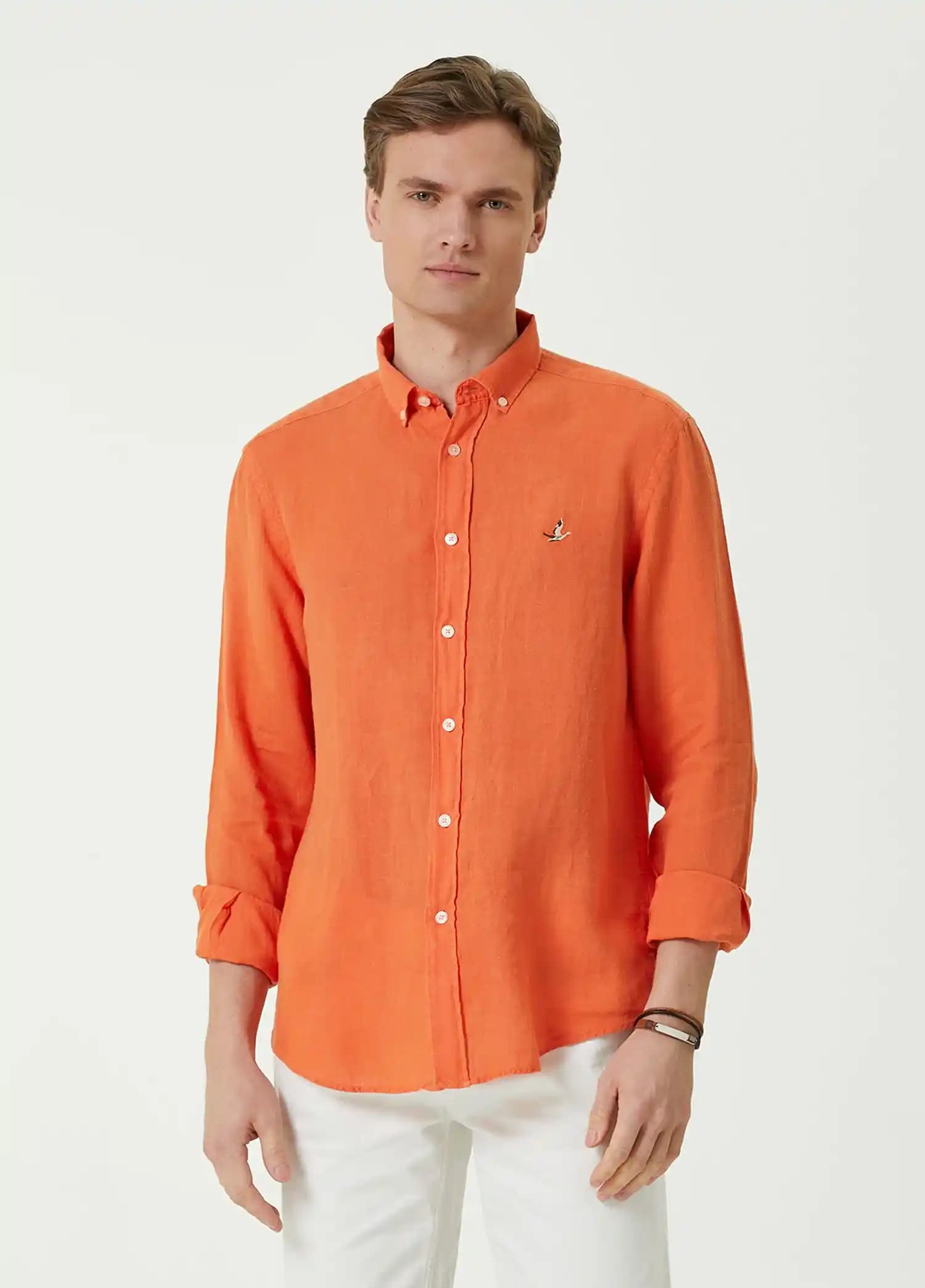 Beymen Gömlek Koleksiyonu: Moda ve Şıklığın Modern Yansıması