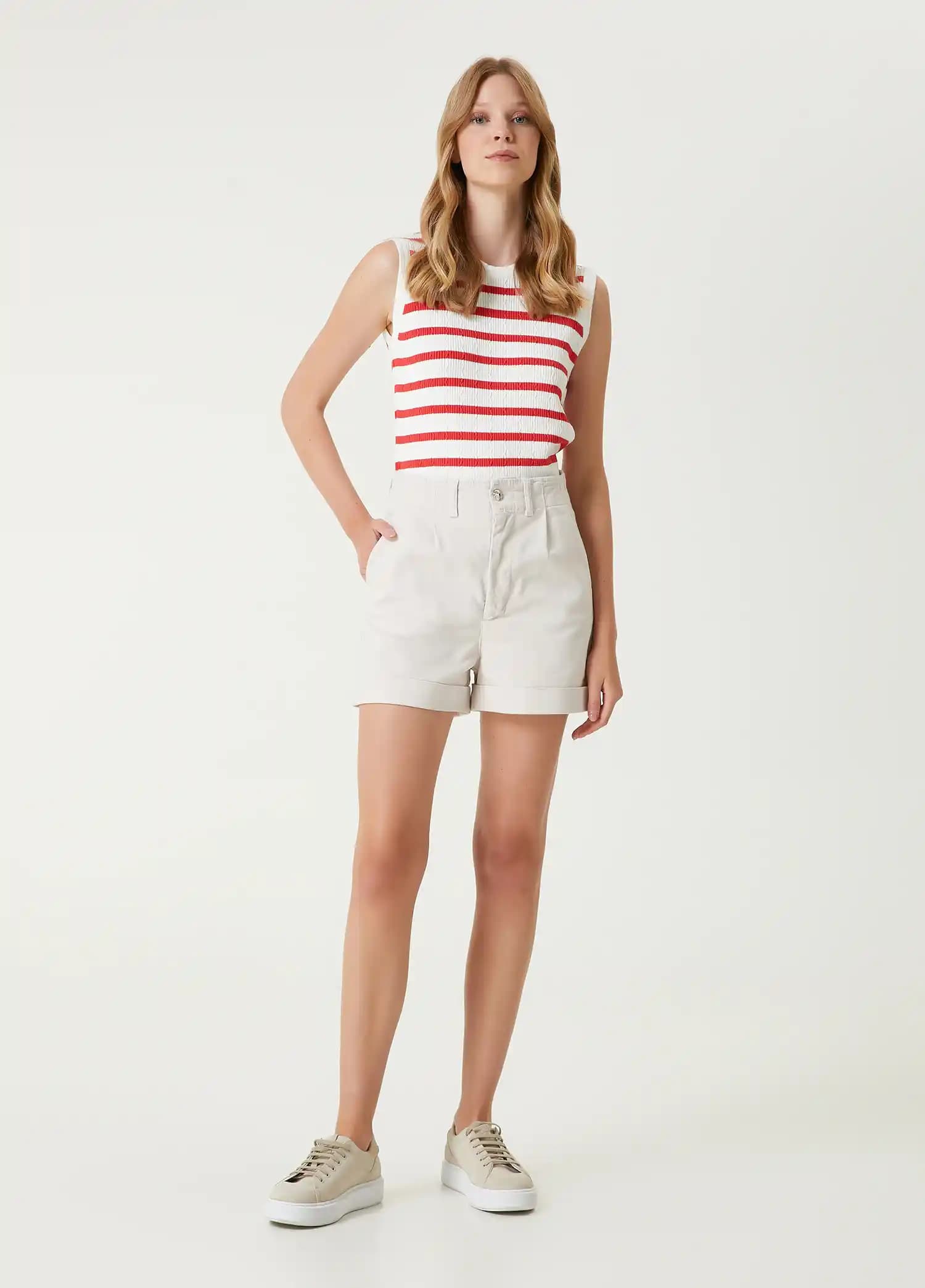 Beymen Şort Koleksiyonu: Yaz Modasında Şıklık ve Rahatlık İçin En İyi Seçenekler