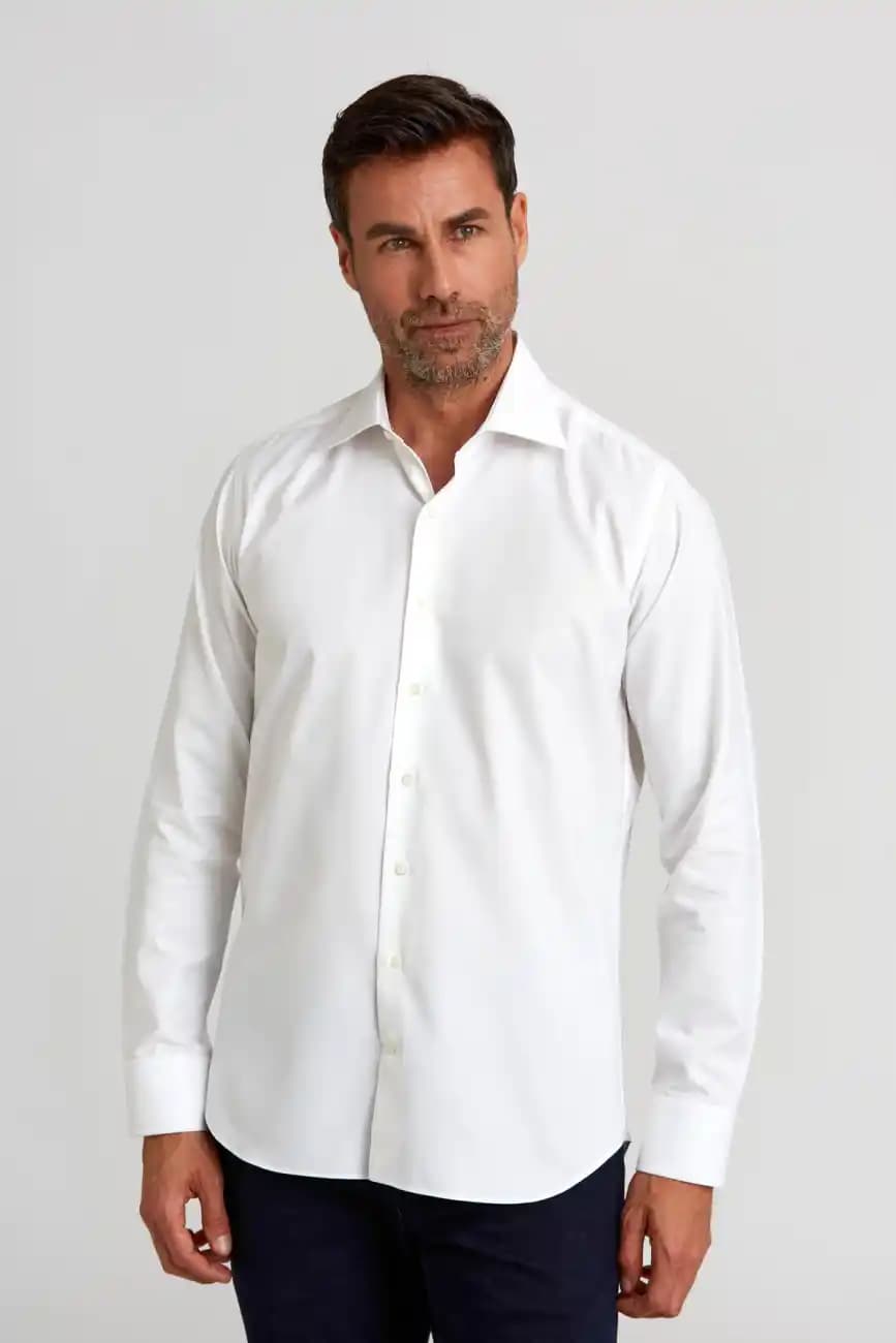 Bisse Beyaz Gömlek: Moda Dünyasında Zarafetin Sembolü ve Stil İpuçları