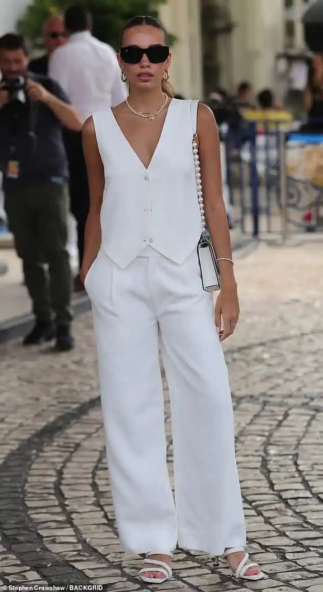 Blazer ve Yelek Kombinasyonlarıyla Şıklık ve Stil Yaratma Rehberi