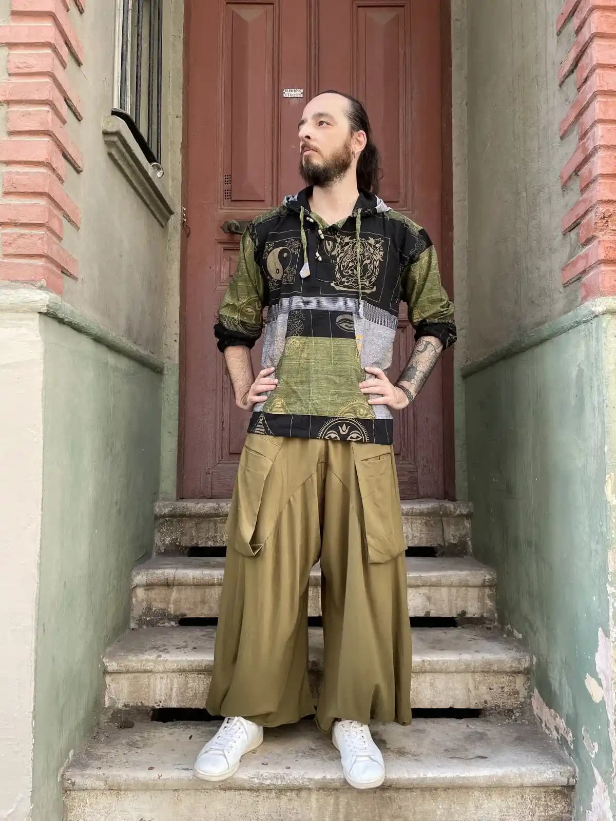 Bohem Erkek Pantolonlarıyla Kendinizi İfade Edin: Tarzın Özgür Ruhu ve Moda Trendleri