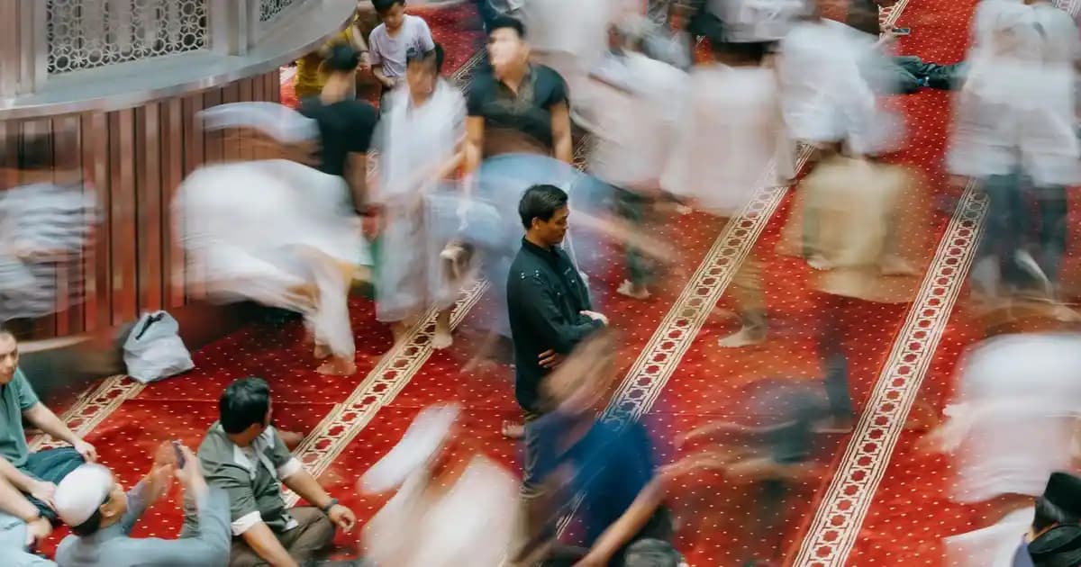 Bol Kot Pantolonların Moda Dünyasındaki Yeri ve Stil İpuçları 2023