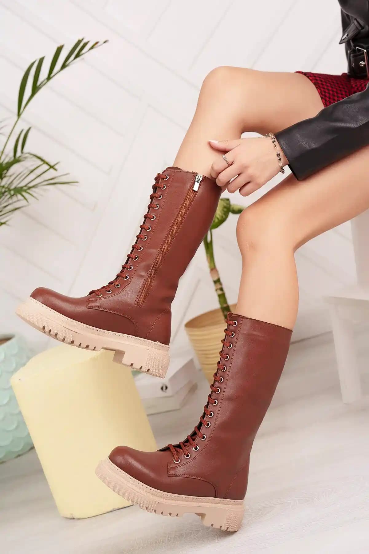 Burnu Uzun Kundura Modası: Şıklık ve Fonksiyonelliğin Modern Buluşması