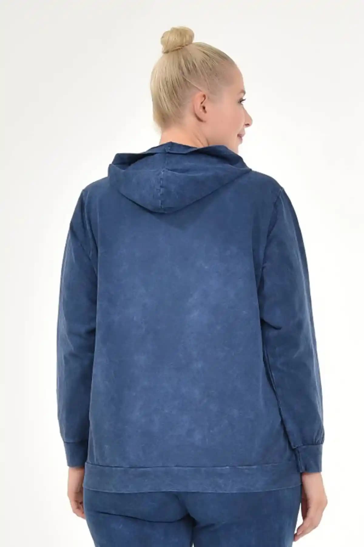 Büyük Beden Kapşonlu Sweatshirtler: Moda ve Konforun Şık Buluşması