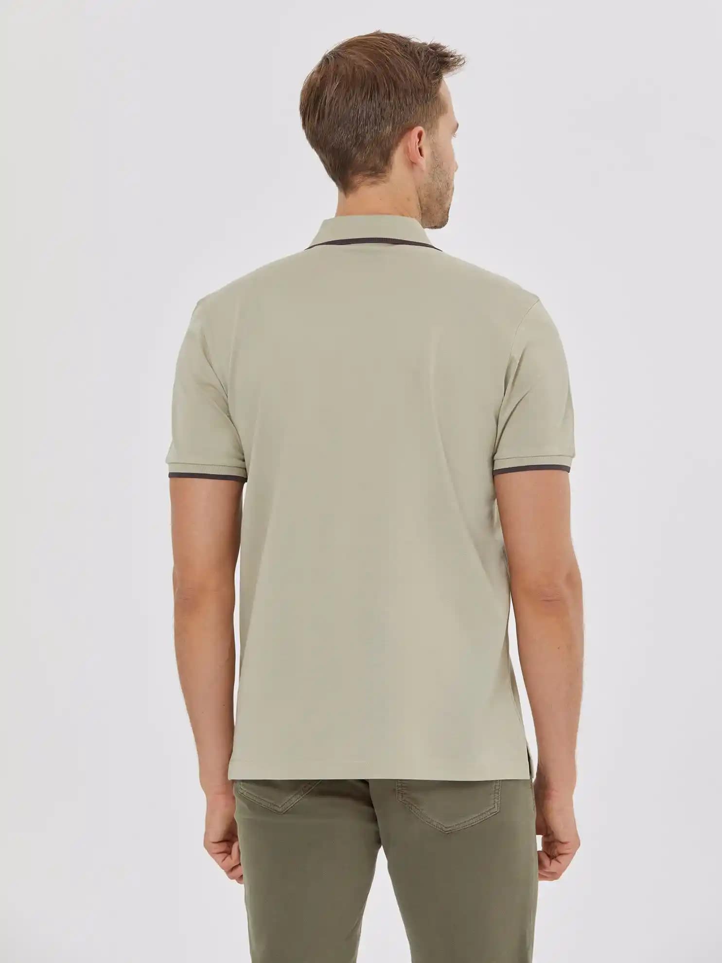 Büyük Beden Polo Yaka Tişörtler Moda Dünyasında Konfor ve Şıklığın Buluşması