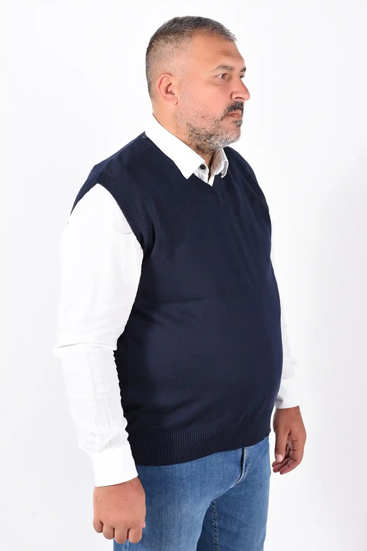 Büyük Erkek Süveter Modelleri: Şıklık ve Konforu Bir Arada Sunan Seçenekler