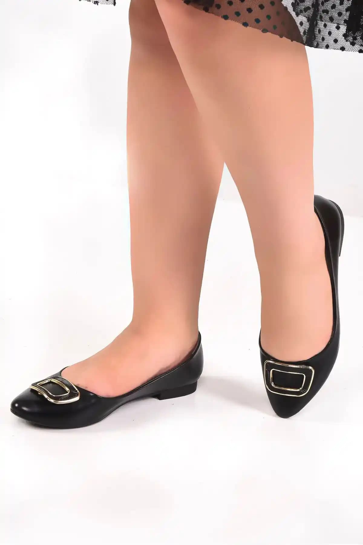 Büyük Numara Ayakkabılarda Moda ve İşlevselliğin Birlikte Sunulması