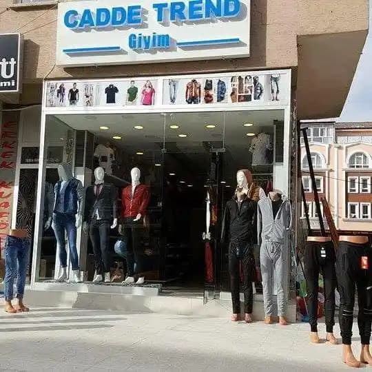 Cadde Giyim ve Günlük Sokak Modası Trendleri: Modern Şıklığın Temel Unsurları