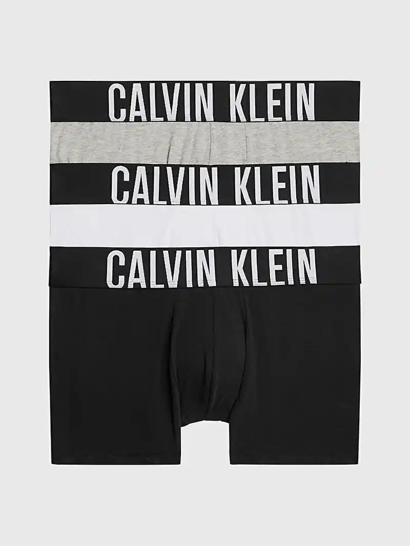 Calvin Klein 3'lü Boxer Setleri: Konfor ve Şıklığın Modern Buluşması