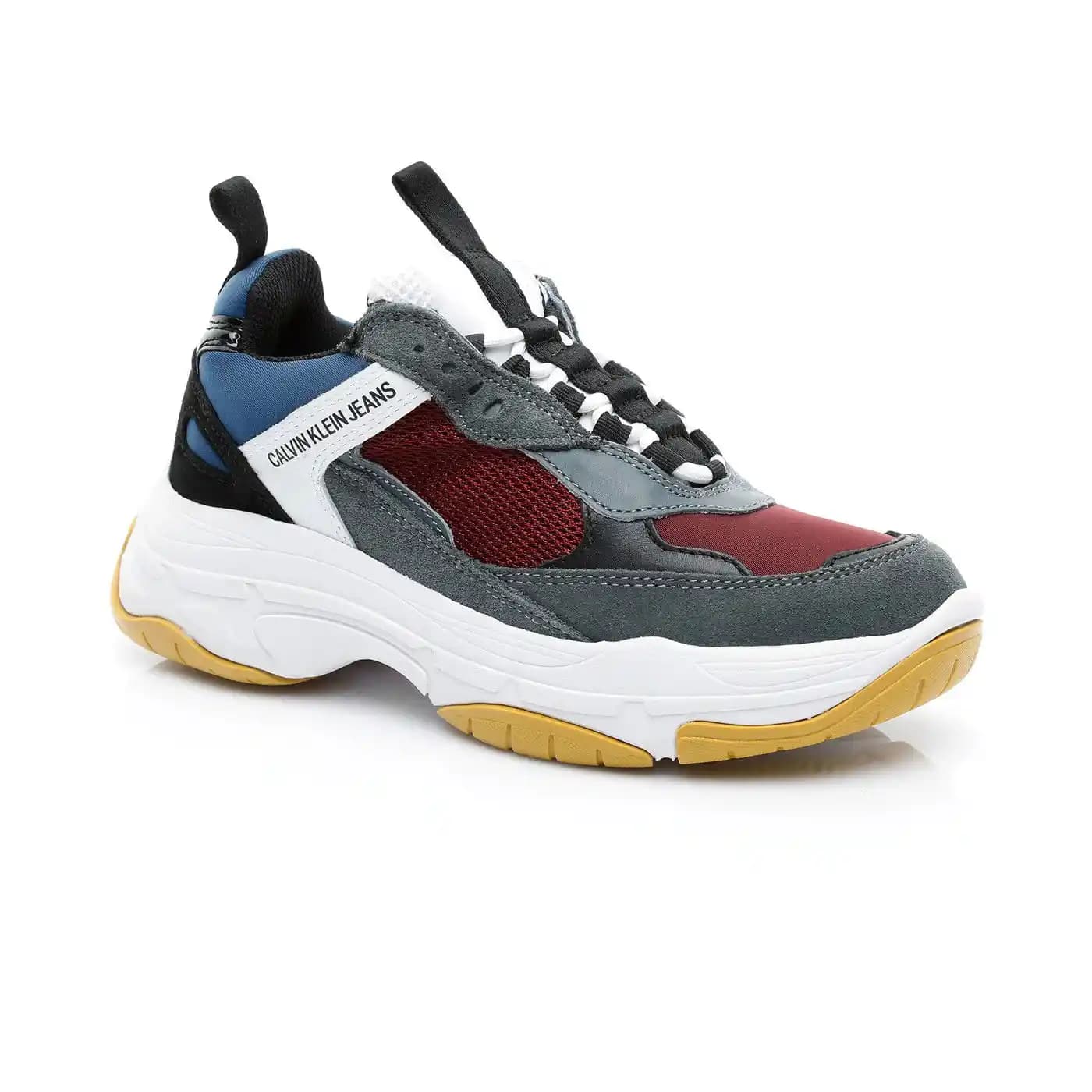 Calvin Klein Ayakkabıları: Modern ve Zamansız Tasarımlarla Şıklık ve Konforun Buluşması