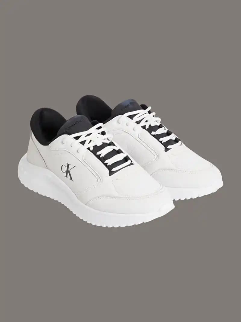 Calvin Klein Beyaz Erkek Sneakerları: Moda ve Konforun Modern Buluşması