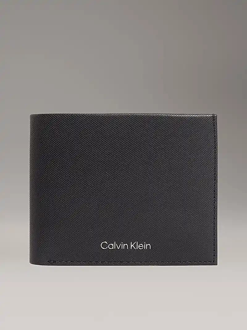 Calvin Klein Erkek Cüzdanları: Şık ve Fonksiyonel Tasarımlarla Günlük Stilinizde Fark Yaratın