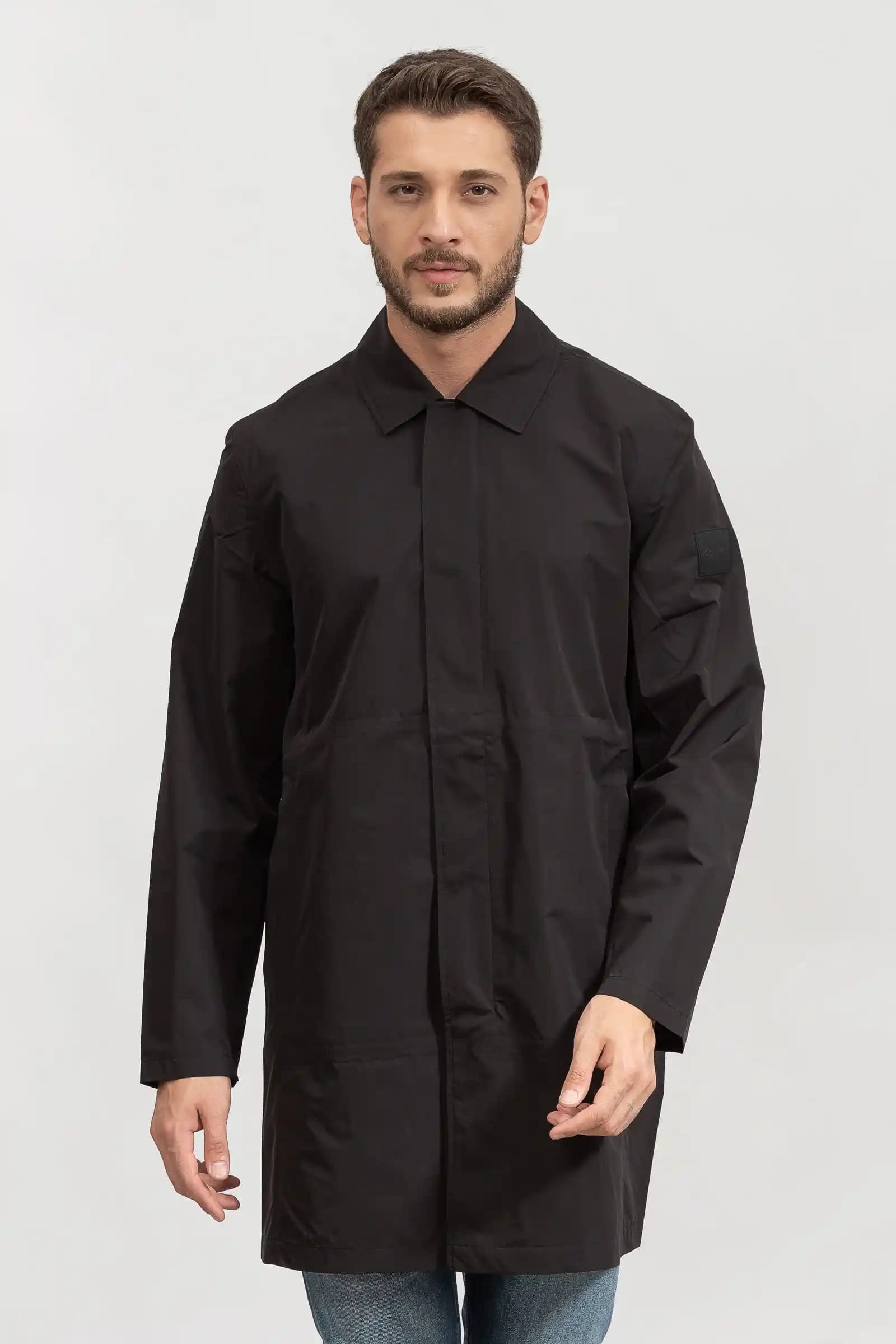 Calvin Klein Erkek Yağmurlukları: Şıklık ve Fonksiyonellik Bir Arada