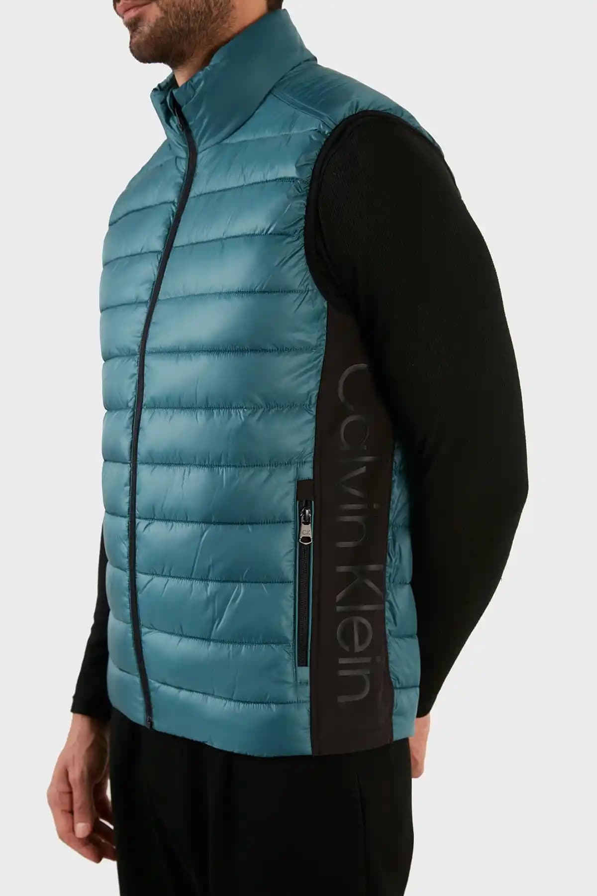 Calvin Klein Erkek Yelekleri ile Şıklık ve Konforu Bir Arada Yakalayın