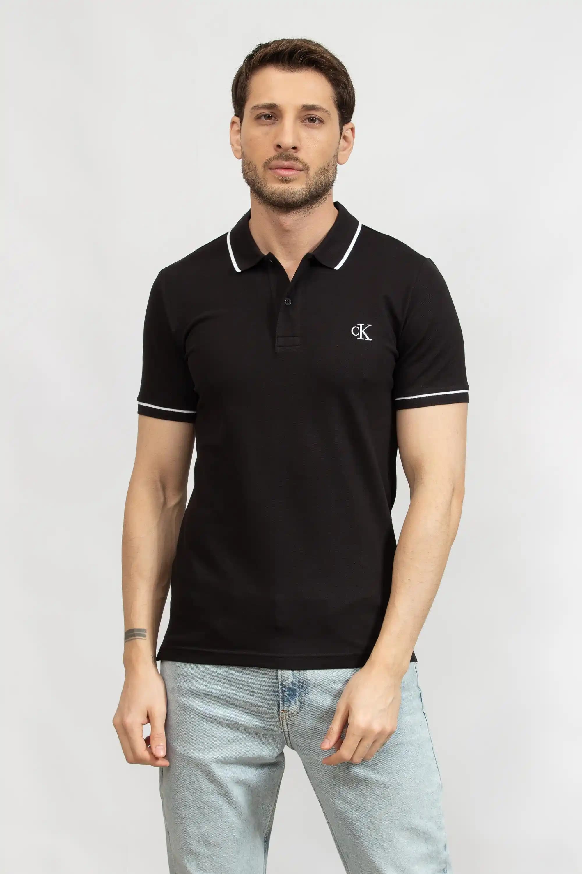 Calvin Klein Polo Yaka Modasında Zamansız Şıklık ve Güncel Trendler