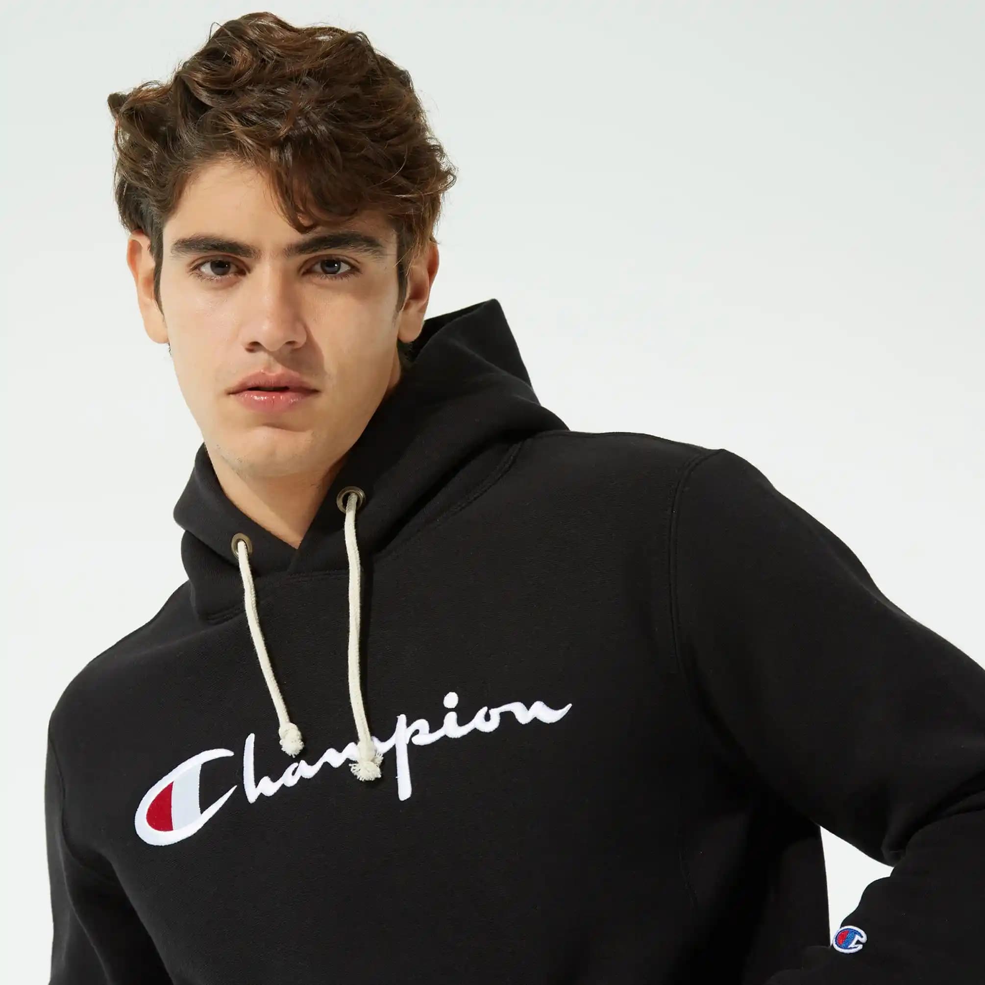 Champion Erkek Koleksiyonu: Moda ve Konforu Bir Arada Sunan Güncel Trendler