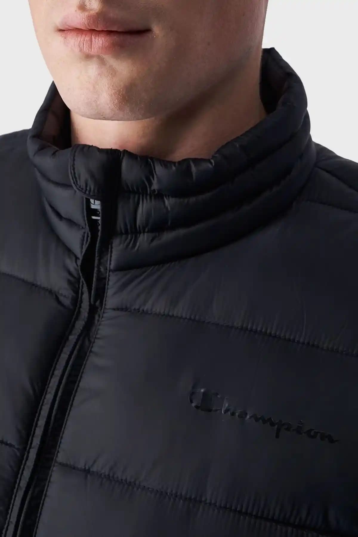 Champion Yelek Modasında Güncel Trendler ve Stil Önerileri