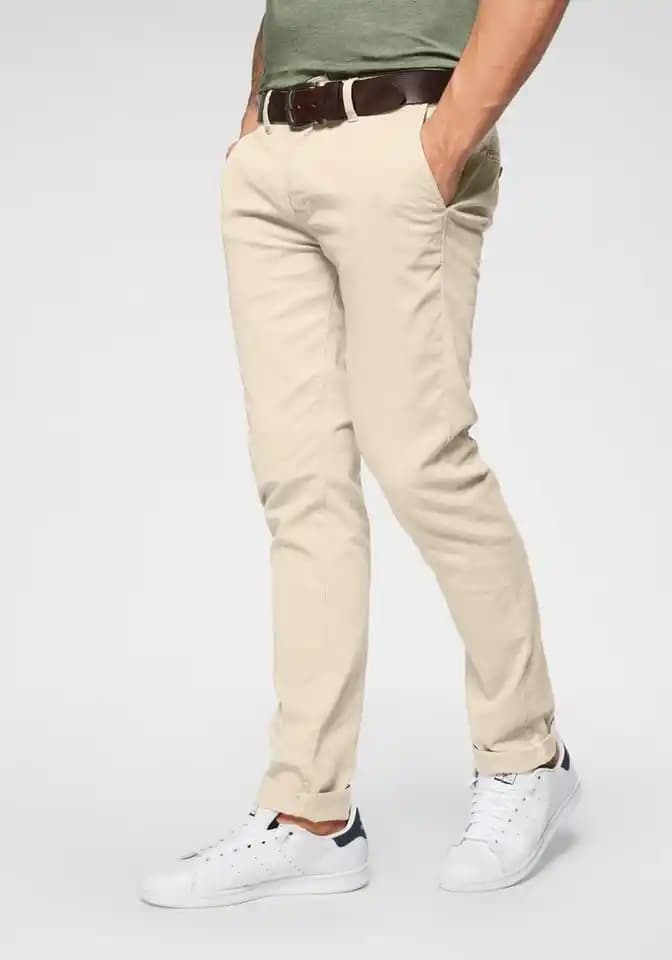 Chino Pantolonlar: Günlük Şıklık ve Rahatlık Sunan Moda Parçası