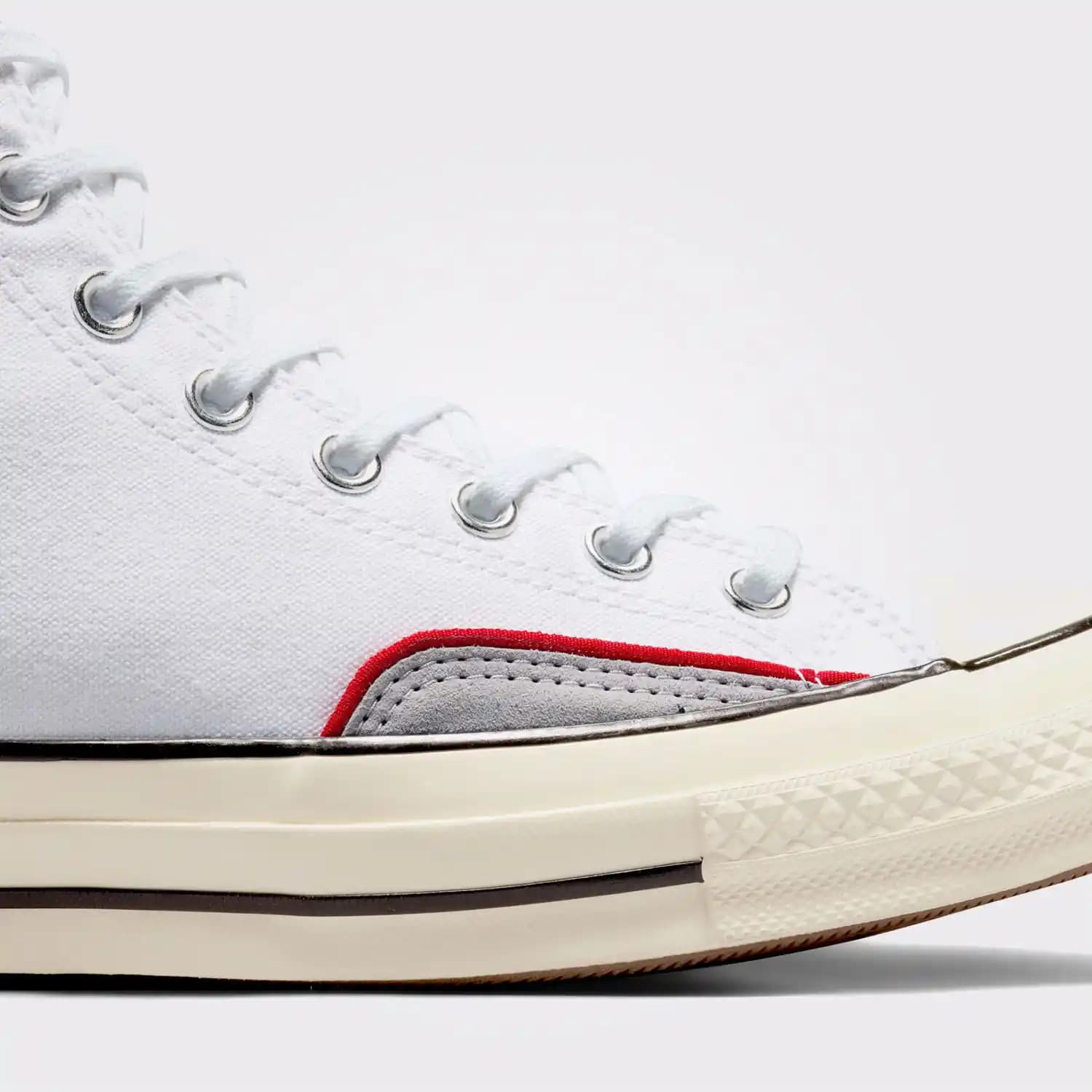 Chuck 70 Beyaz Sneaker Modada Zamansız Bir İkon Olmaya Devam Ediyor