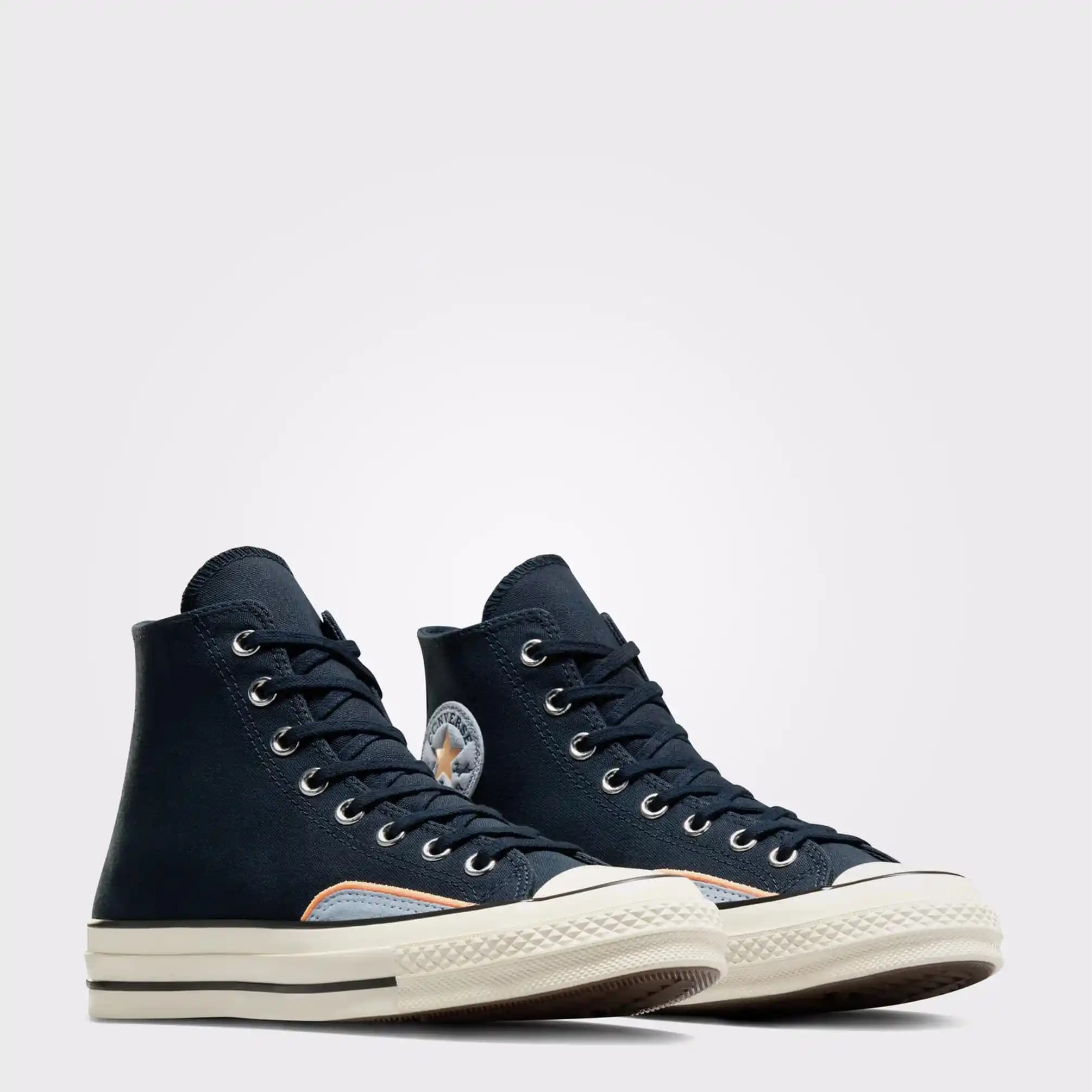 Chuck 70 Lacivert Sneakers ile Zamansız Moda ve Şıklık Rehberi