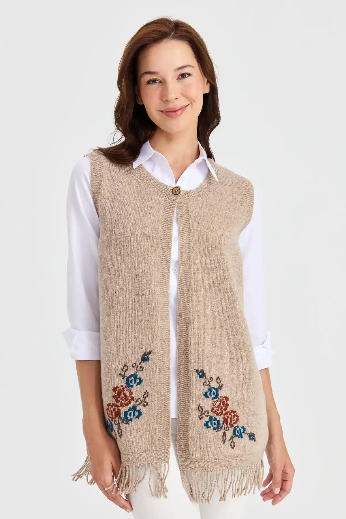 Çiçekli Yelekler: Zamansız Moda Parçası ve Stil İpuçları