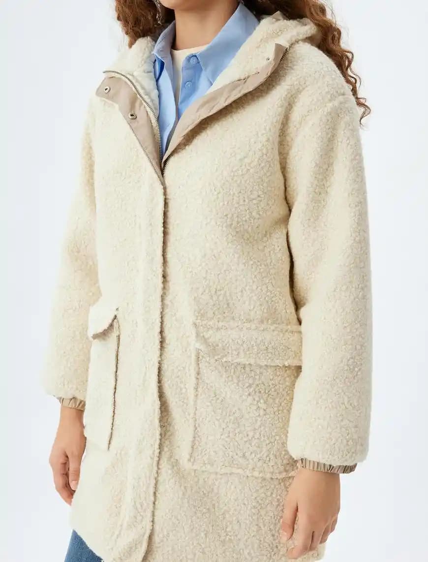 Columbia Peluş Mont: Kış Modasında Sıcak ve Şık Bir Seçenek