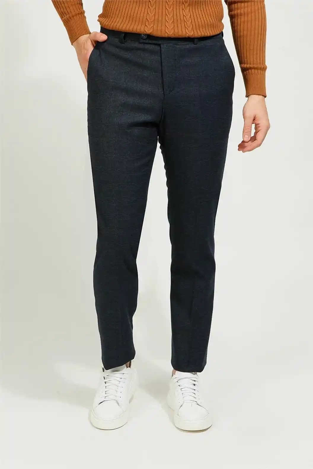 Comfort Fit Pantolon: Günümüz Moda Trendleri ve Rahatlık Sunan Tasarımlar