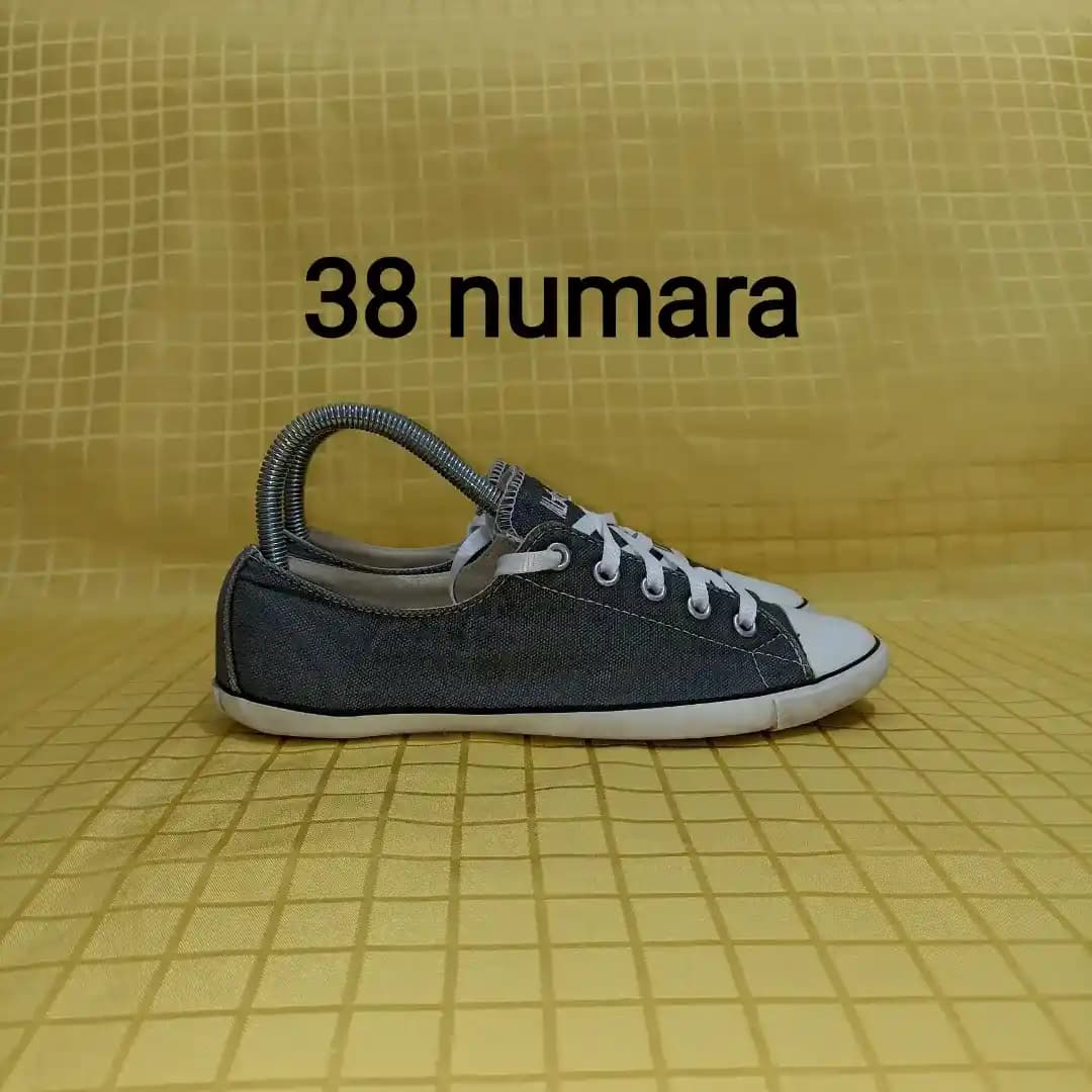 Converse 38 Numara Ayakkabılar: Moda ve Konforun Uyumlu Seçeneği