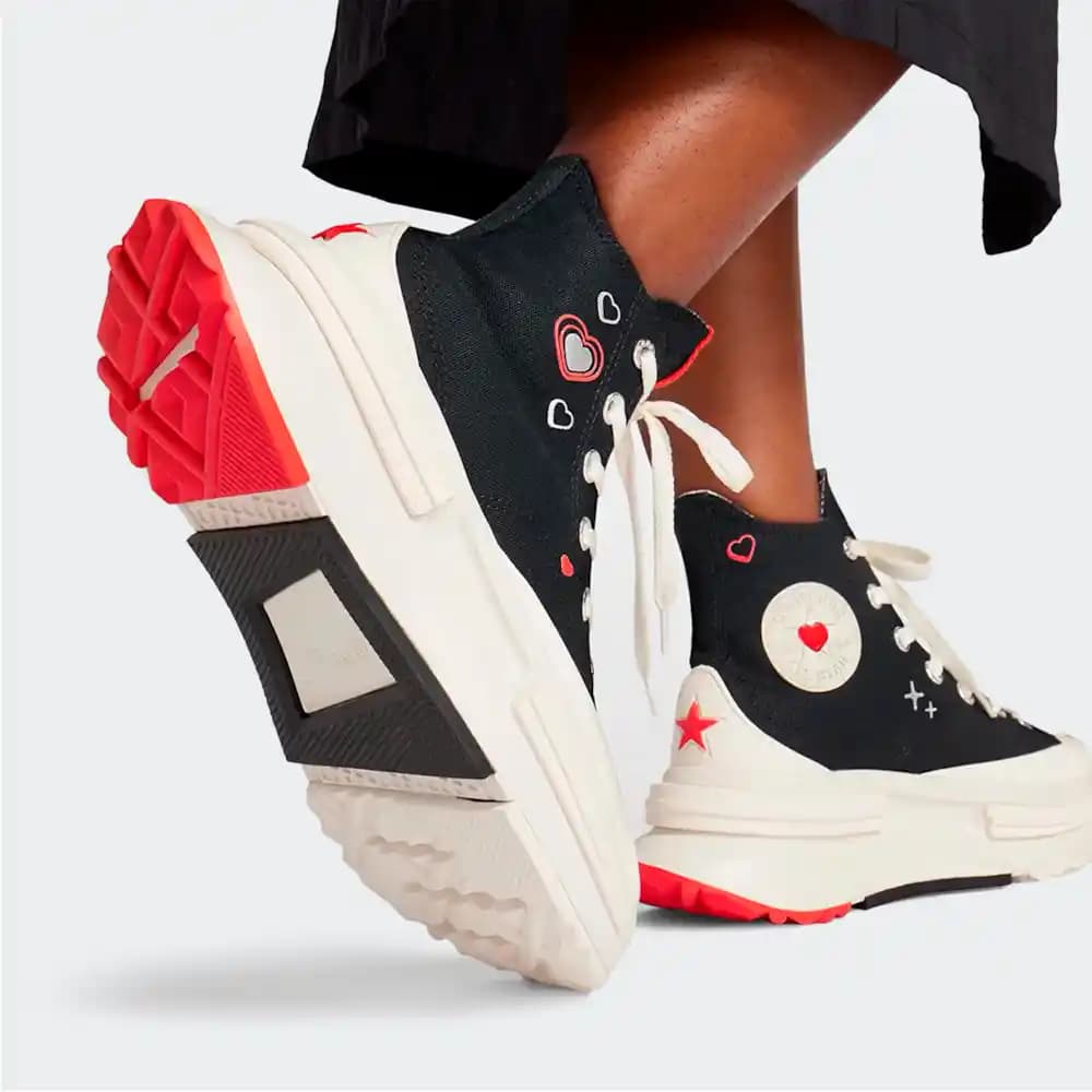 Converse Run Star Legacy Hearts Koleksiyonu Modern Tasarımıyla Moda Dünyasında Öne Çıkıyor