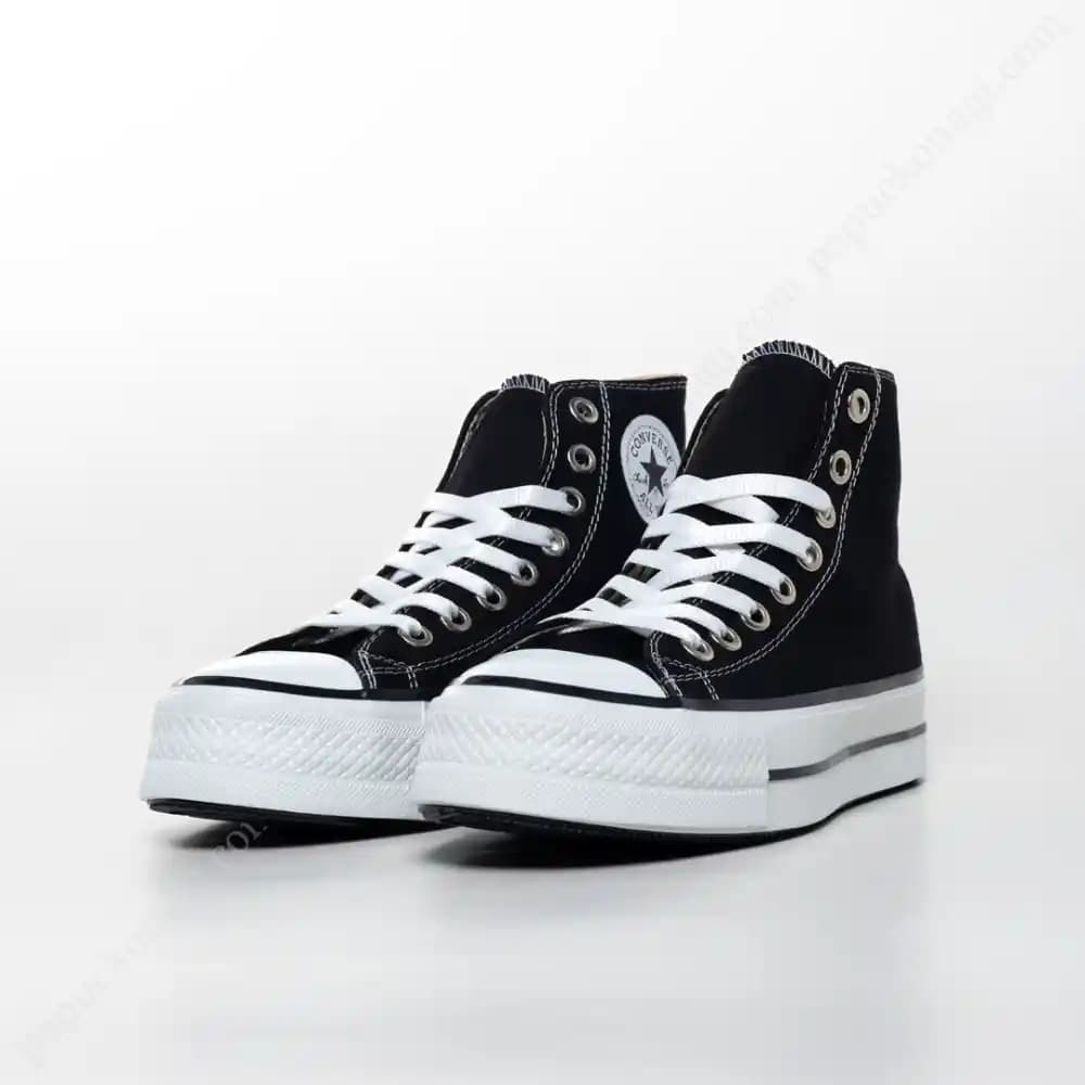 Converse Siyah Kalın Tabanlı Ayakkabılar: Moda Dünyasında Güncel Trendler ve Kombinasyon Önerileri