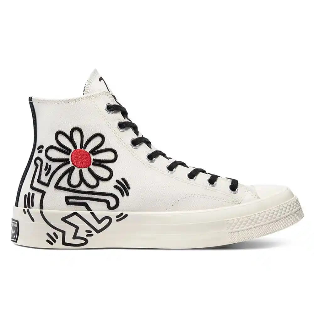 Converse ve Keith Haring İşbirliği: Sanatın Moda Dünyasındaki Etkileyici Buluşması