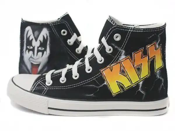 Converse ve Moda Kültüründe Özgünlüğü Yansıtan 'Kiss' Teması Analizi