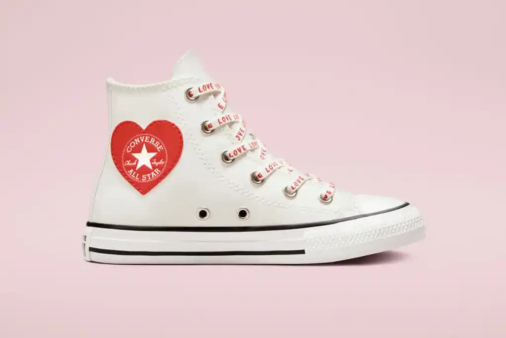 Converse ve Sevgililer Günü: Moda ve Sevgi Dolu Bir Gün İçin Stil Önerileri