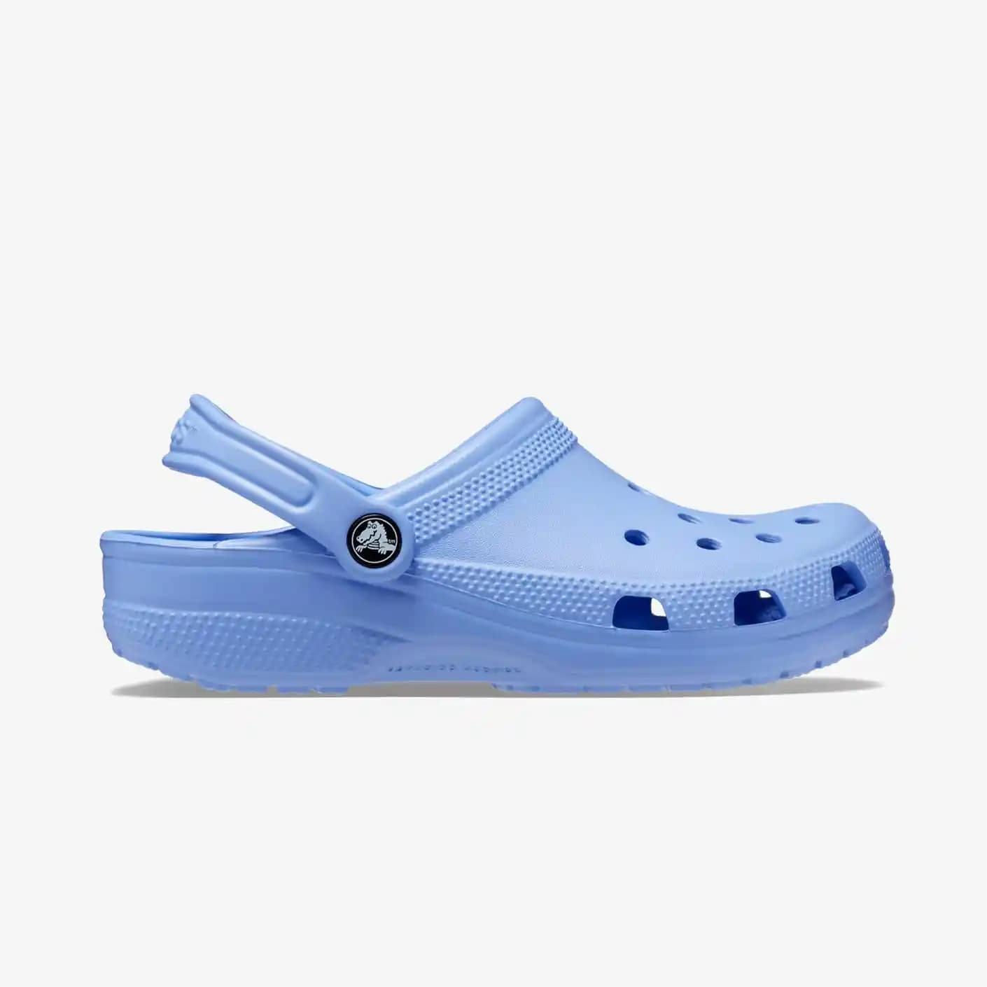 Crocs Açık Mavi Renkli Ayakkabılarla Stil ve Konforu Bir Arada Yakalayın