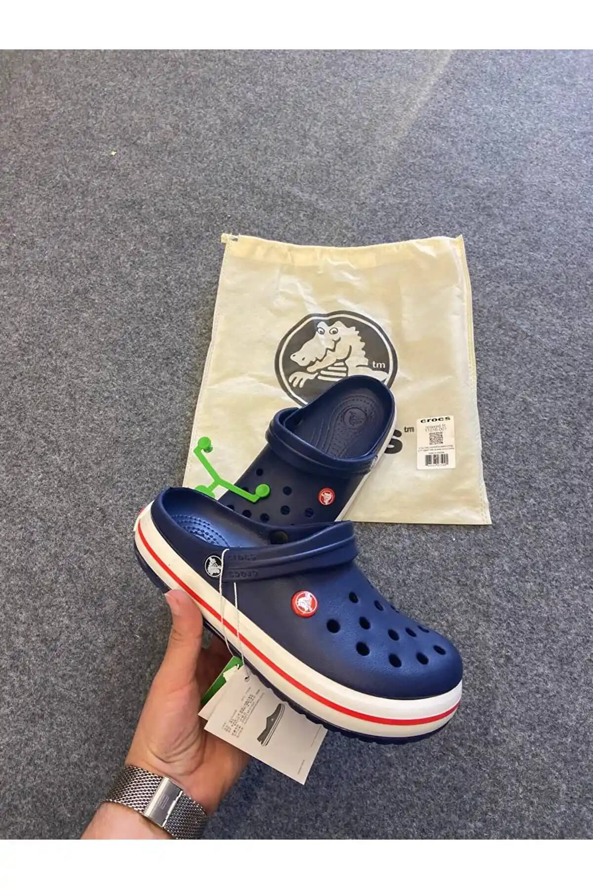 Crocs Hemşire Terlikleri: Sağlık ve Moda Uyumunda Konfor ve Şıklık