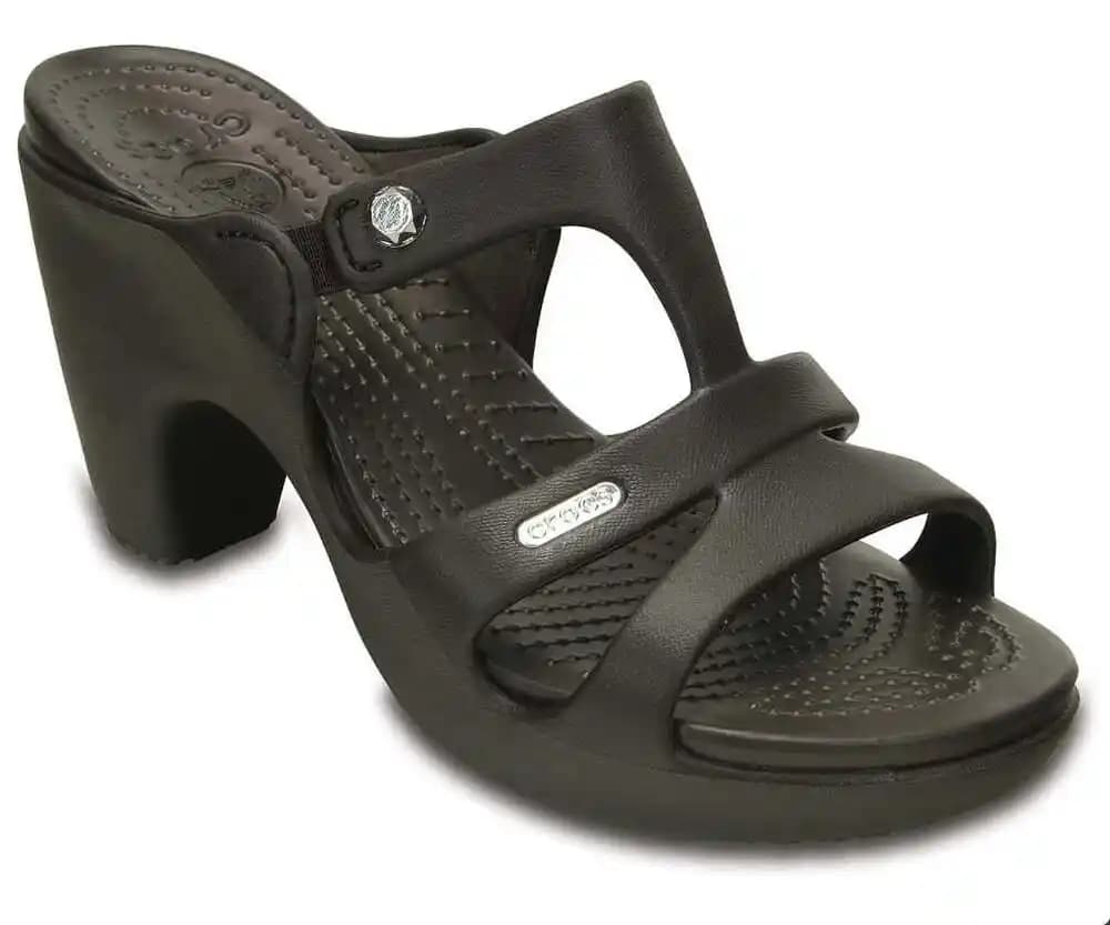 Crocs Topuklu Ayakkabılar: Konfor ve Şıklığın Modern Moda Yansıması
