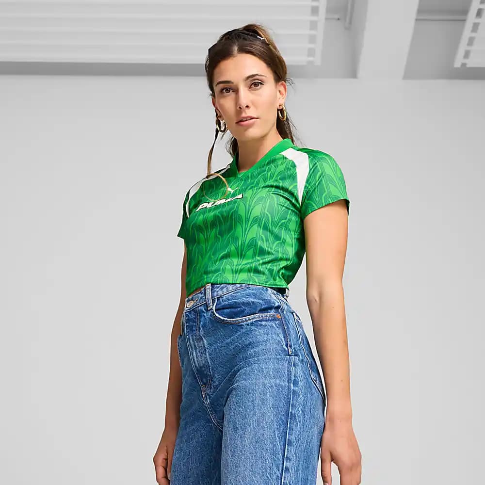 Crop Forma Modasında Güncel Trendler ve Tasarım Özellikleri