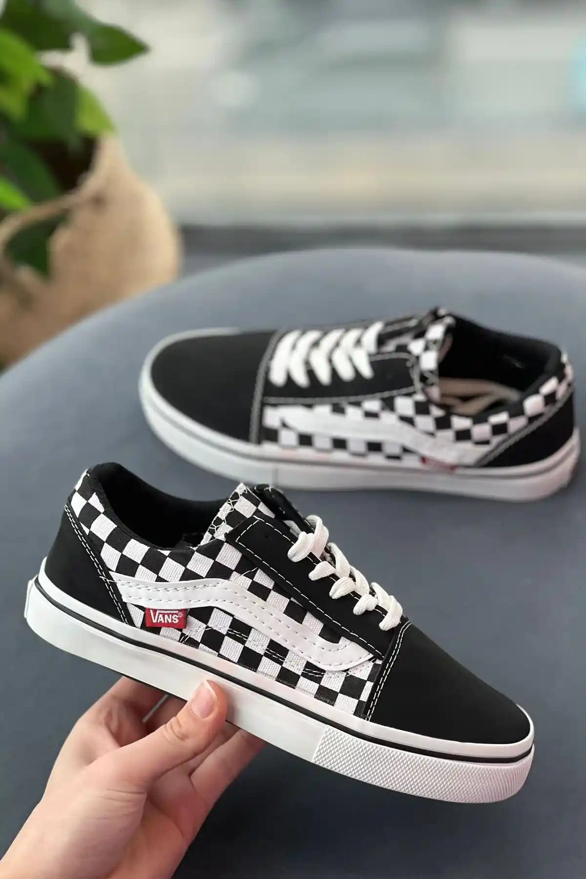 Damalı Ayakkabılar: Modanın Zamansız Şıklığını Yansıtan Trend ve Stil İpuçları