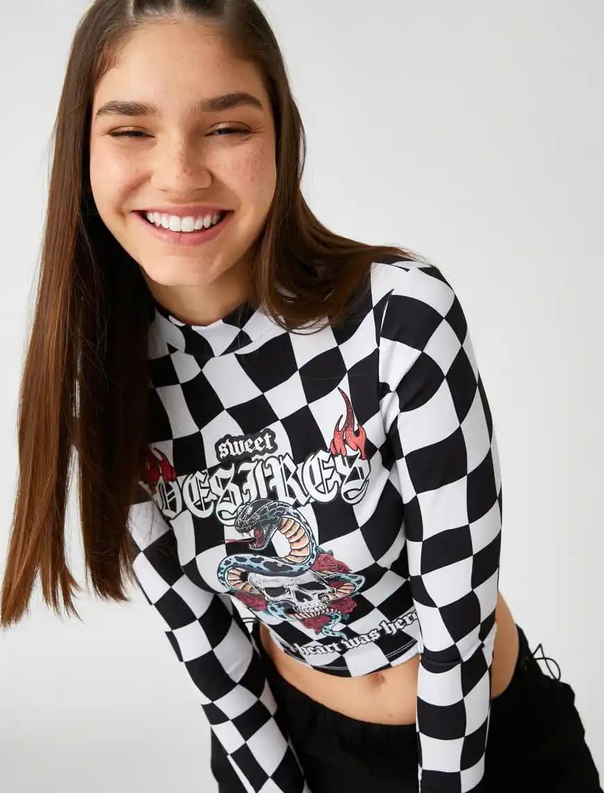 Damalı Tişörtler: Moda Dünyasında Zamansız Bir Stil ve Trend Analizi