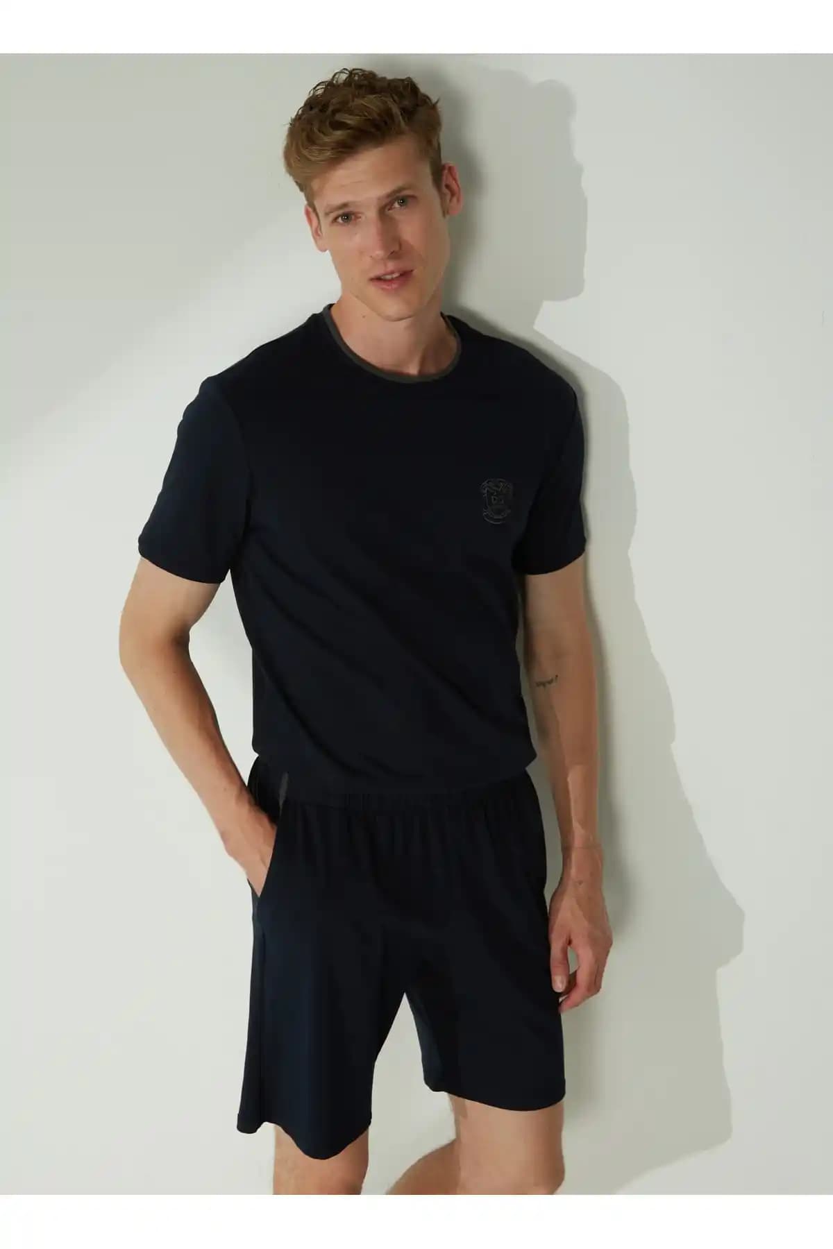 Damat Erkek Pijama Takımı Modası ve Konforun Buluştuğu Güncel Trendler