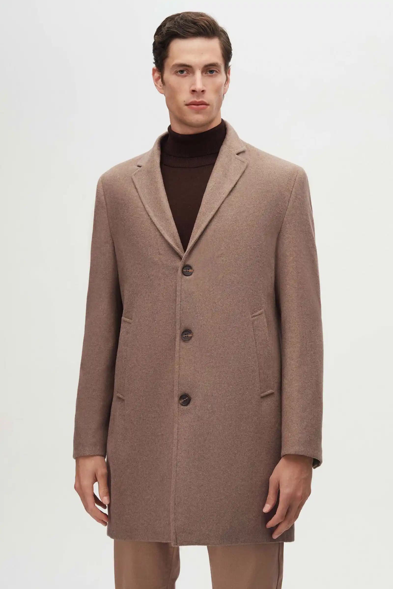 Damat Kaşe Kabanlar: Şıklık ve Fonksiyonelliğin Modern Tasarımı