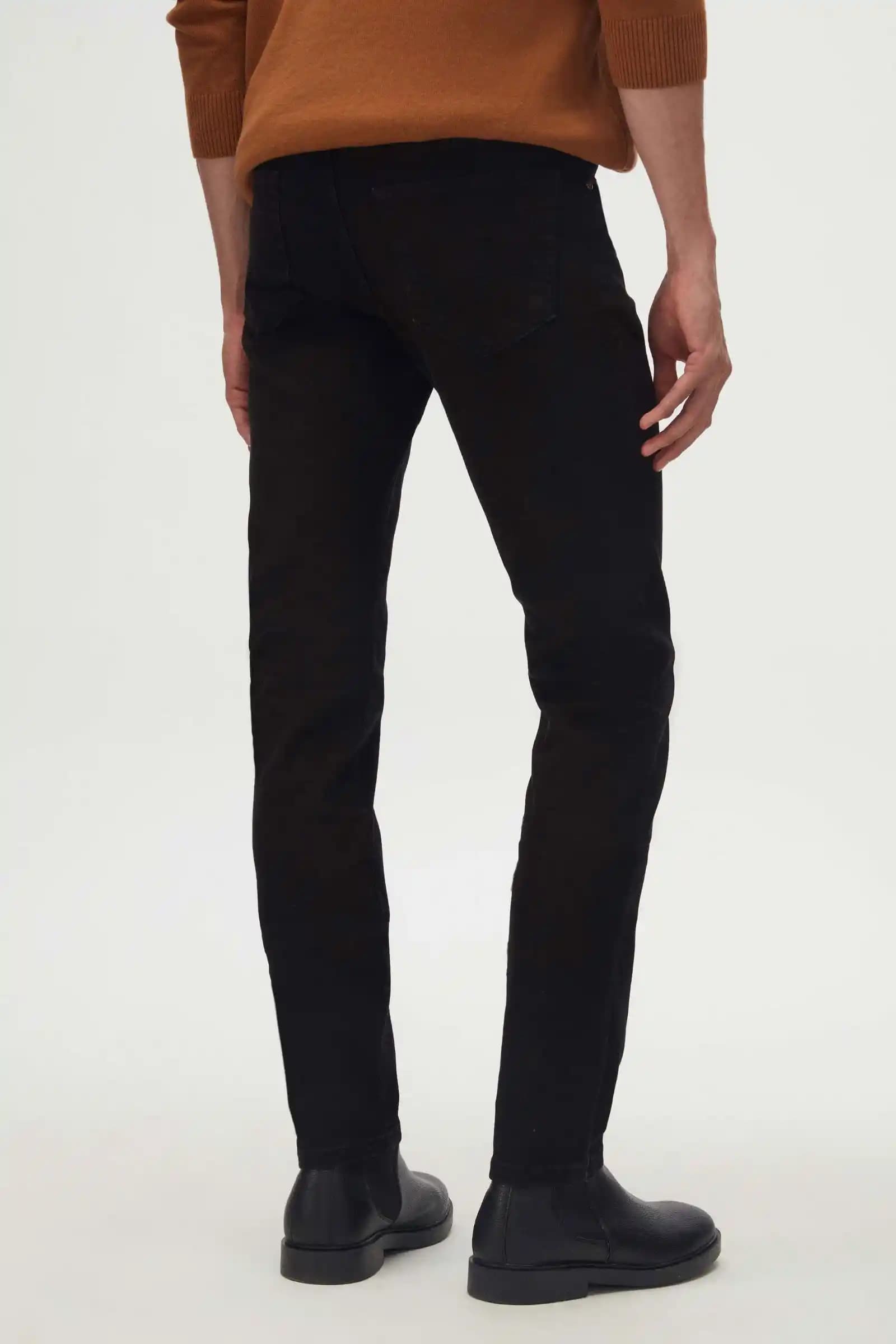 Damat Kot Pantolonları: Moda ve Konforu Bir Arada Sunan Güncel Koleksiyon