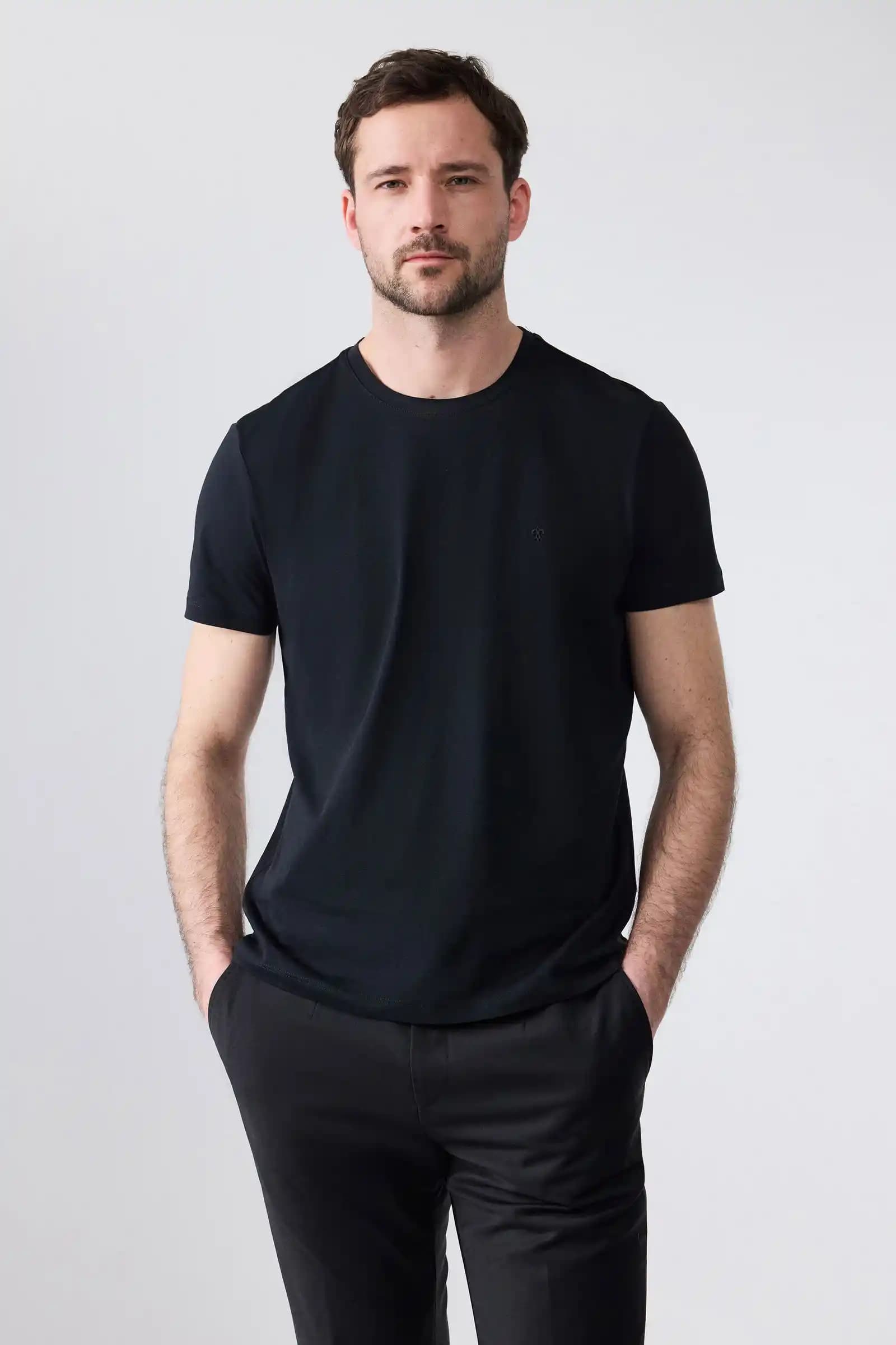 Damat T-Shirt’leri: Modern Tasarımlar ve Konforlu Giyim Seçenekleri