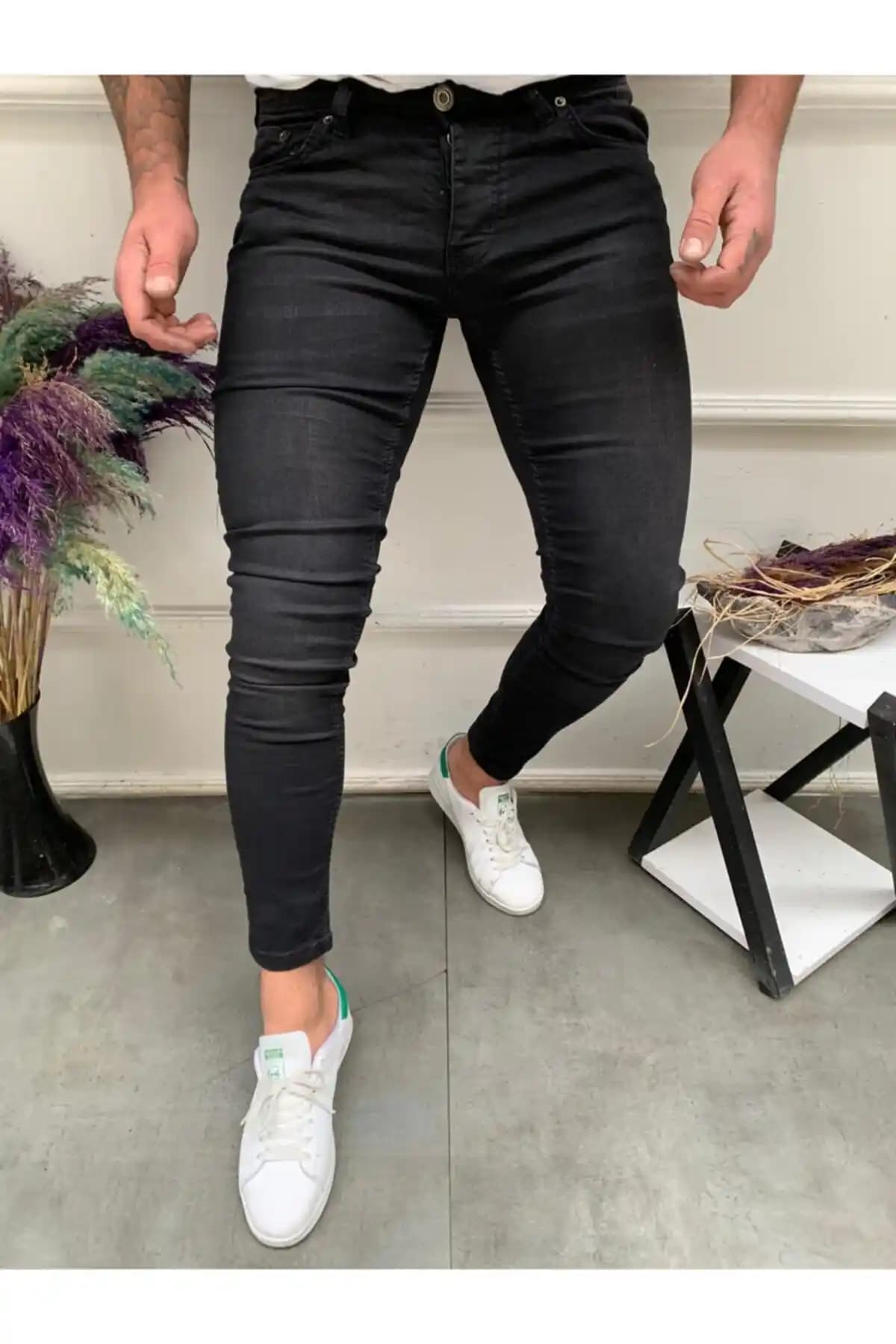 Dar Erkek Pantolonları: Modern Erkek Modasında Şıklığın Anahtarı ve Kombinasyon İpuçları