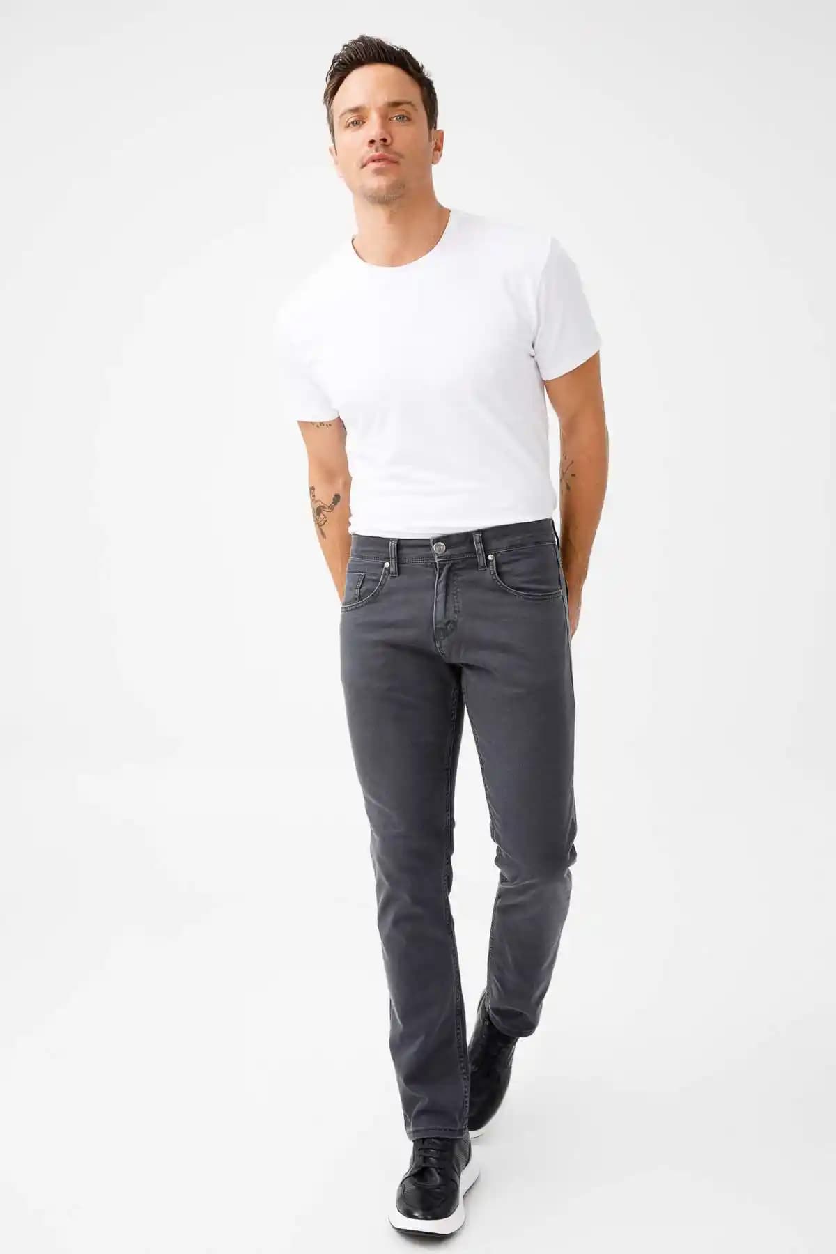 Dar Kalıp Slim Fit Moda Trendleri ve Şık Kombinasyonlar Rehberi