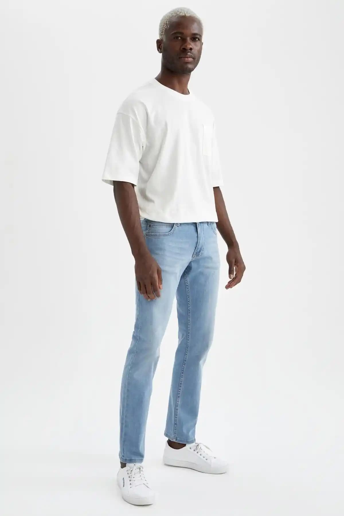 Defacto Sergio Regular Fit Koleksiyonu Modern ve Konforlu Tasarımlarla Güncel Moda Trendlerini Yansıtıyor