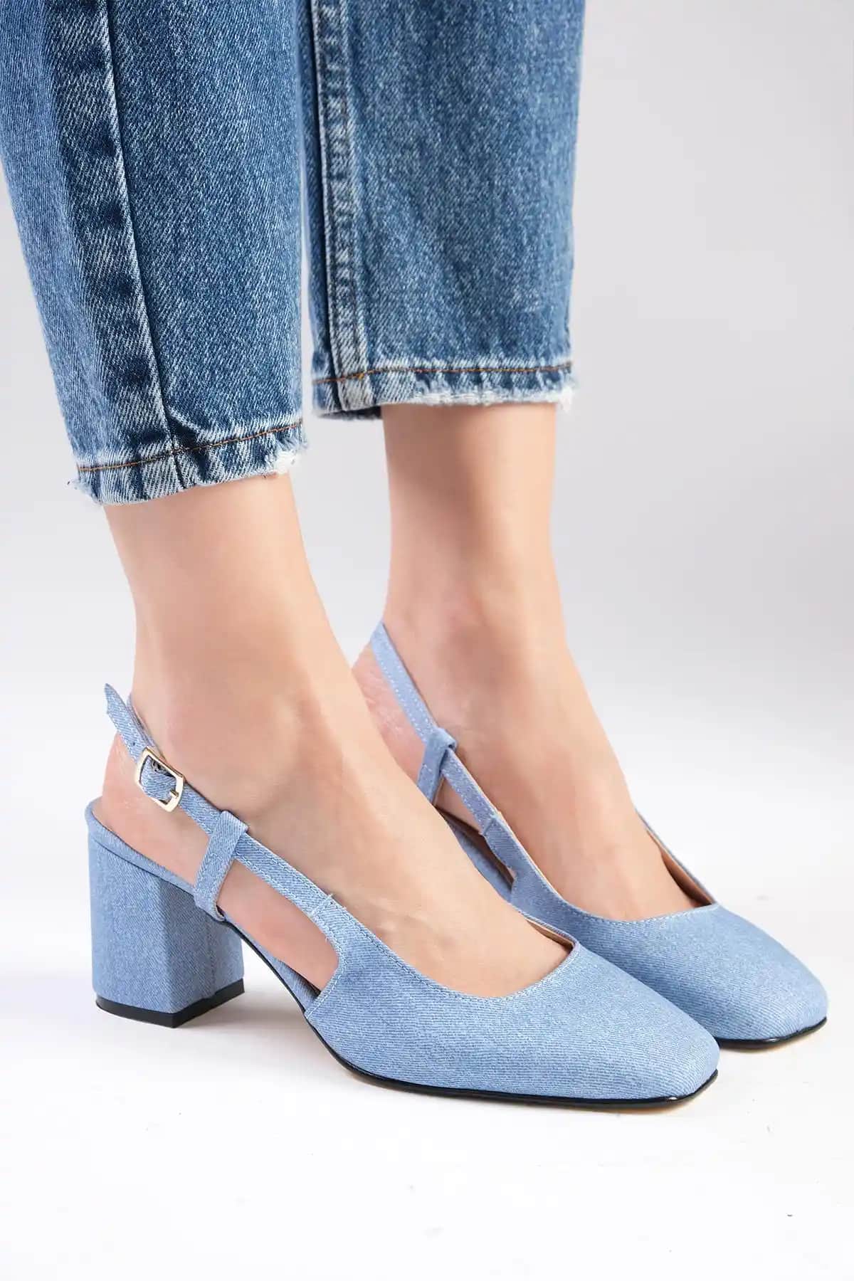 Denim Ayakkabılarla Günlük ve Şık Kombinasyonlar İçin Moda Rehberi