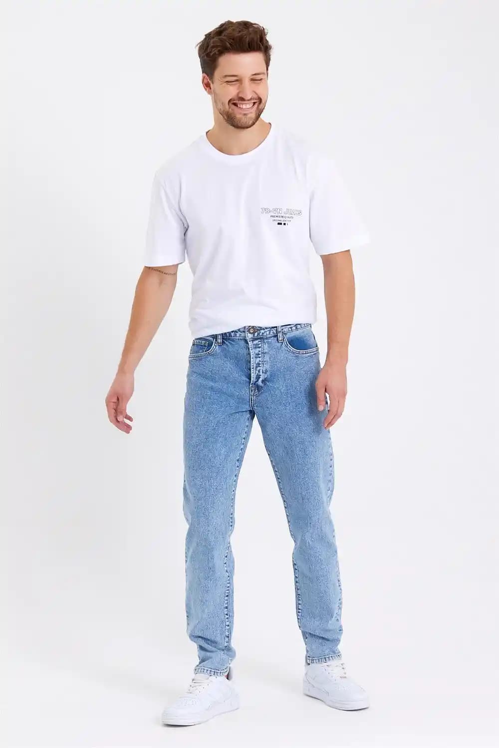 Denim Fit Pantolonlar: Çeşitleri, Vücut Tipine Uygun Seçimler ve Stil Önerileri